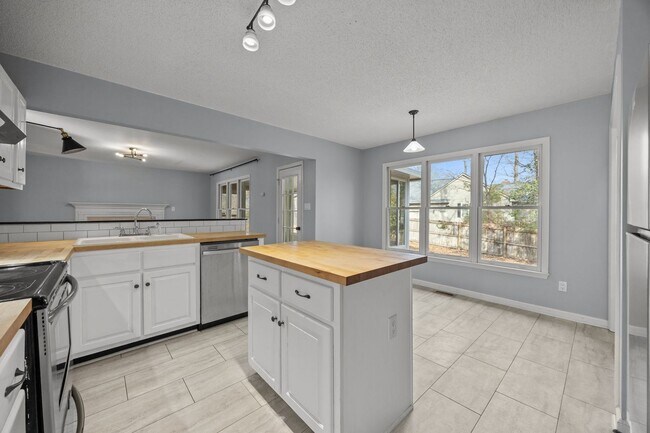 Building Photo - Welcome to Riverwood Estates!