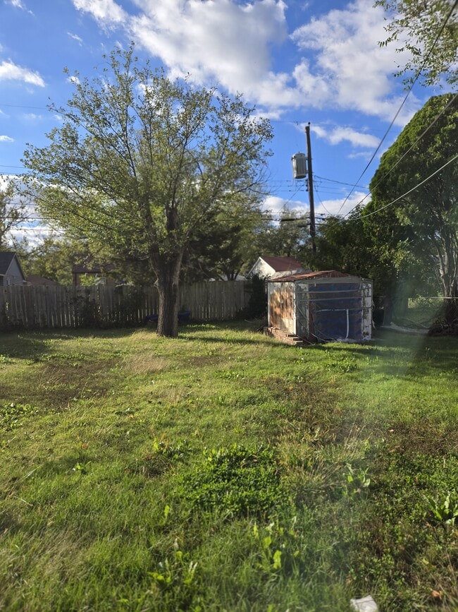 Building Photo - 1219 N Harding Ave