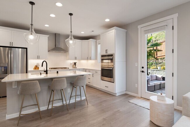 Building Photo - Newly Remodeled 4bed/2.5bath Home in Gig Harbor!