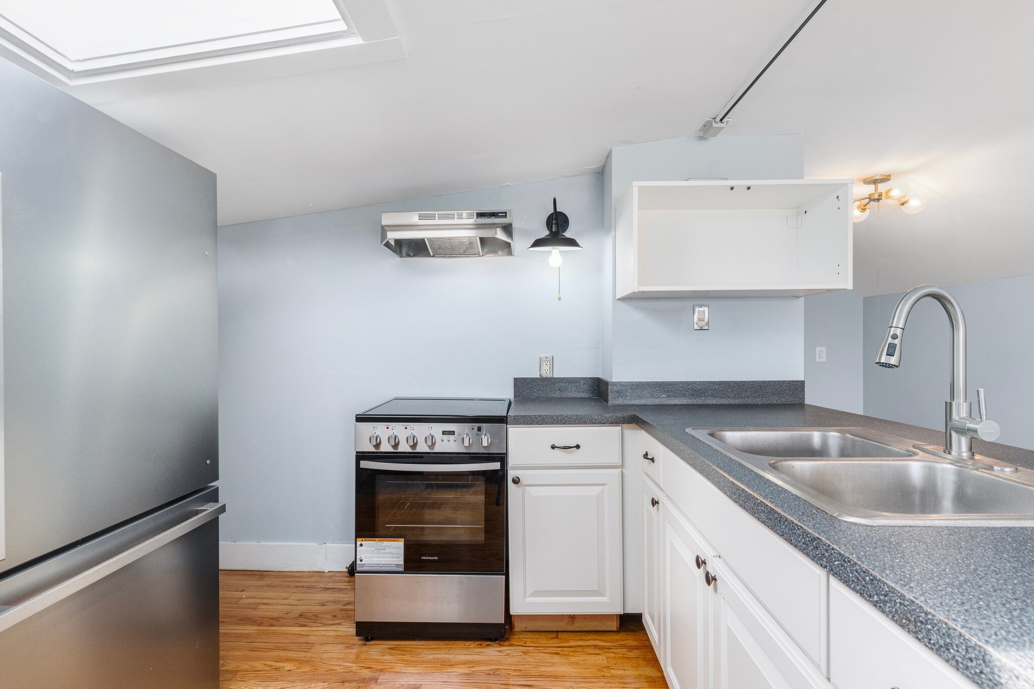 Building Photo - 64 Rochambeau Ave