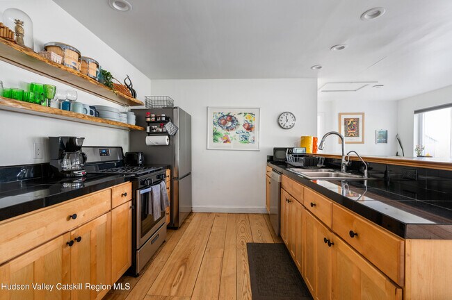 Building Photo - 212 NY-145