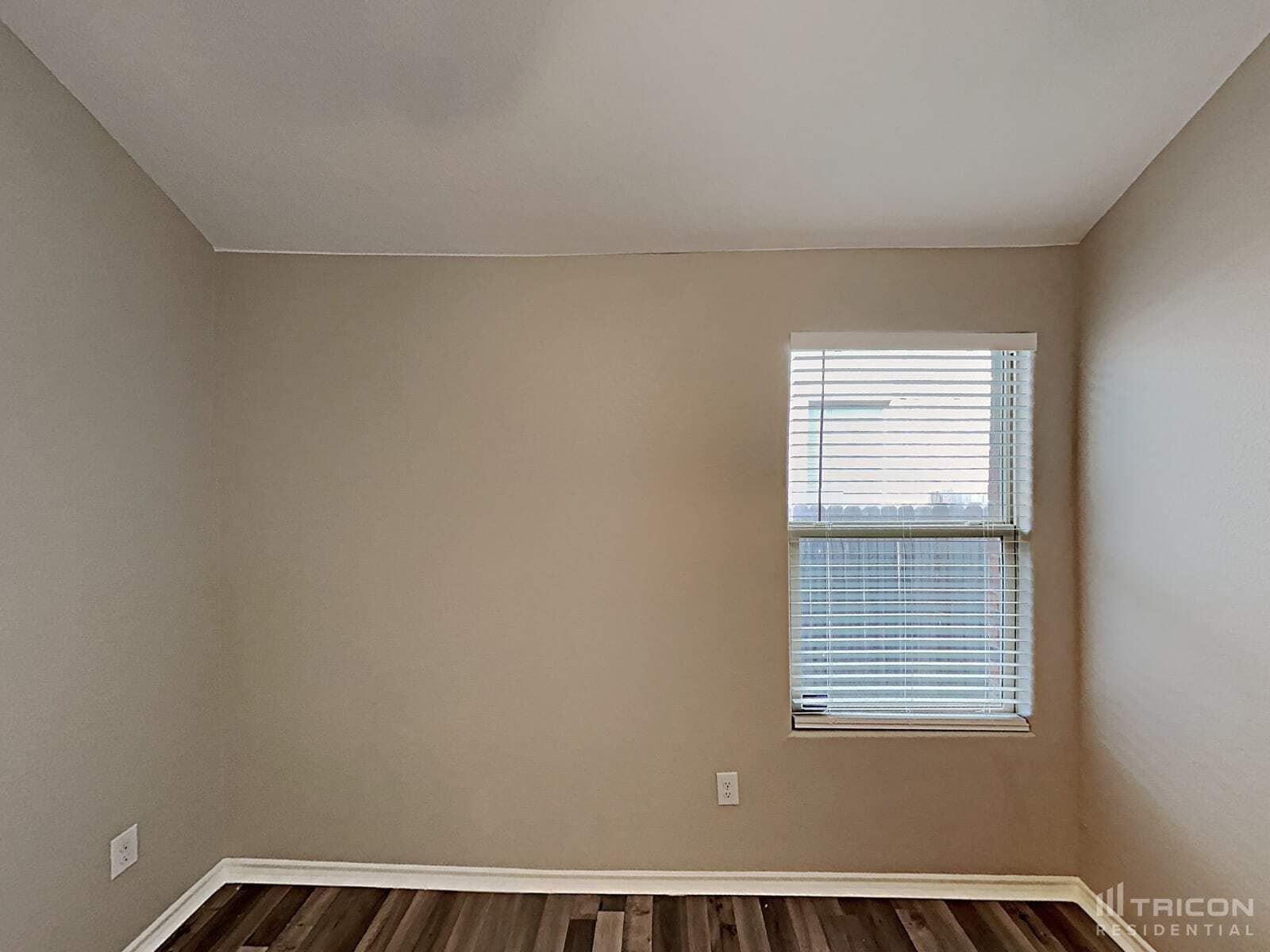 Building Photo - 2445 Carolina Dr