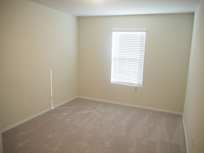 Building Photo - 3 Bed 2.5 Bath Home in Van Alstyne