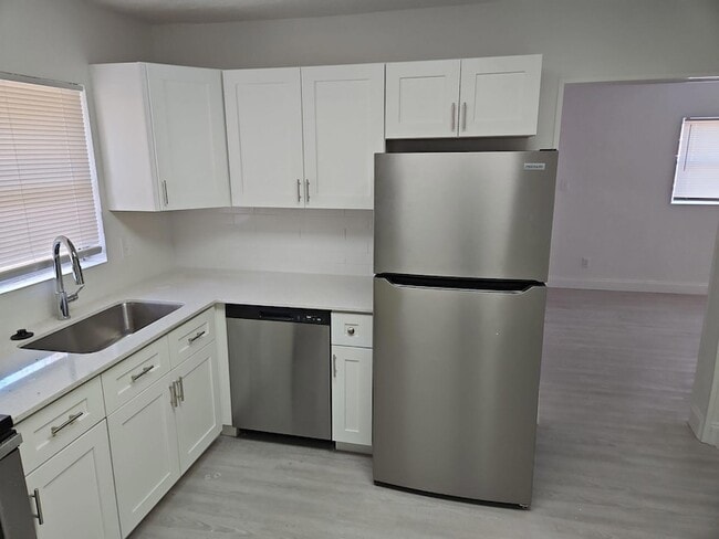 Building Photo - 815 Dundas Ct