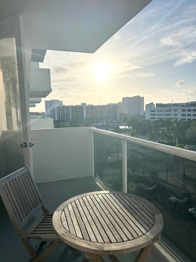 Building Photo - 3725 S Ocean Dr