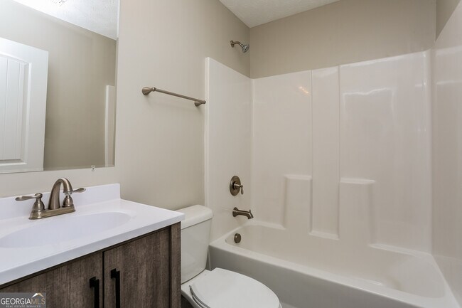 Building Photo - 1677 Pheasant Dr