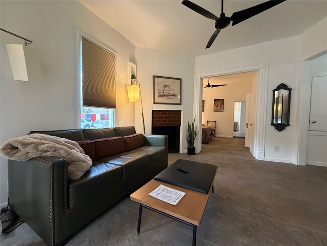 Building Photo - 318 Hyde Park Blvd