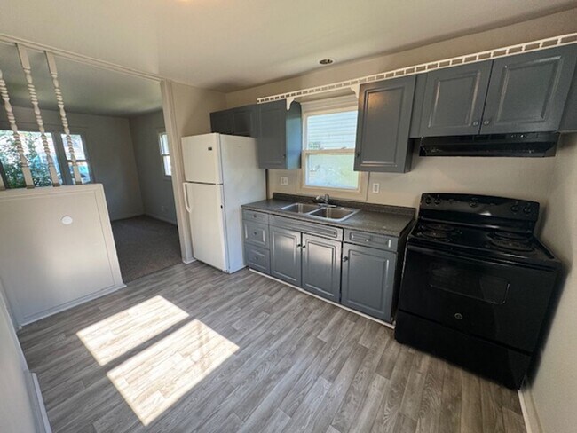 Building Photo - 4621 Spatz Ave