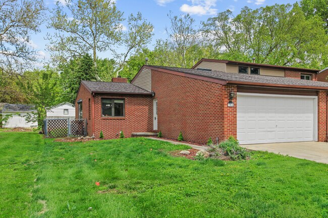 Building Photo - 3304 Halifax Dr