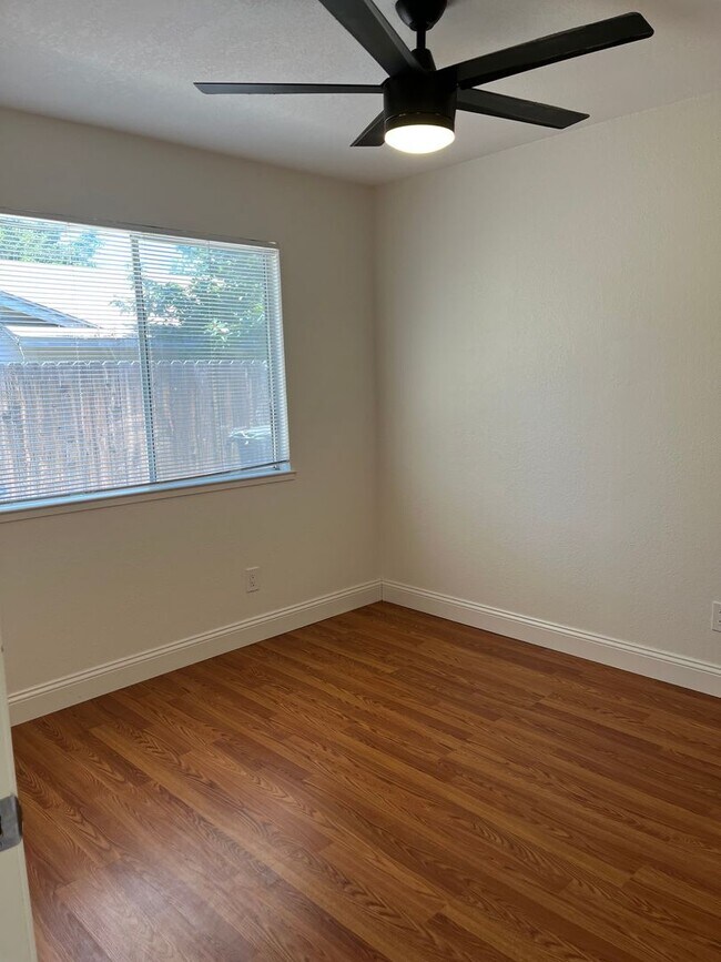 Building Photo - 311 Yosemite Dr