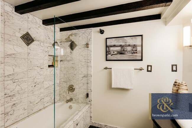 Building Photo - 601 4th St