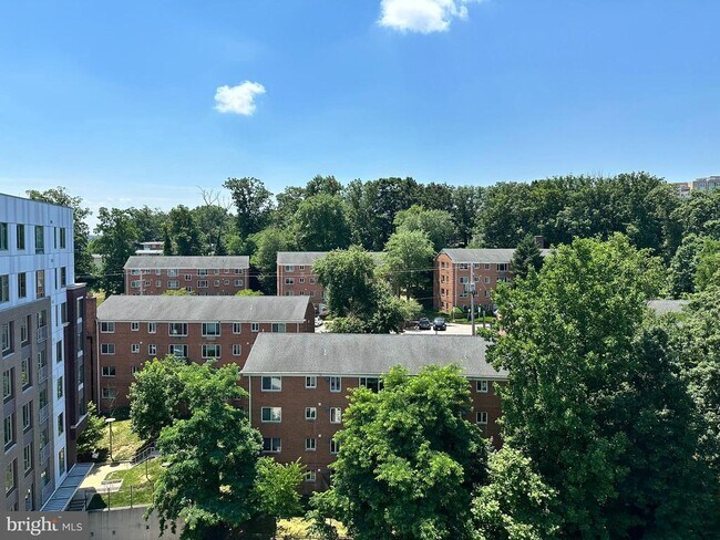 Building Photo - 5300 Columbia Pike
