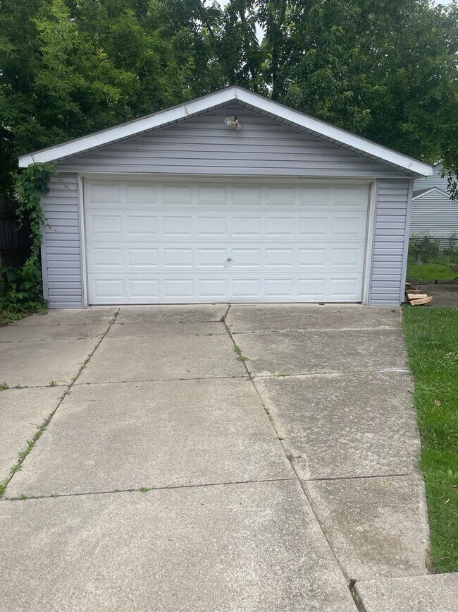 Building Photo - 2033 Wrenson St