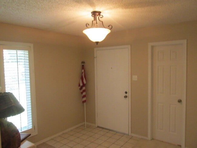 Building Photo - 114 Troy Ave