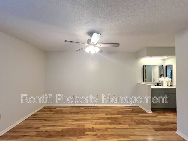 Building Photo - 15051 Parkside Dr