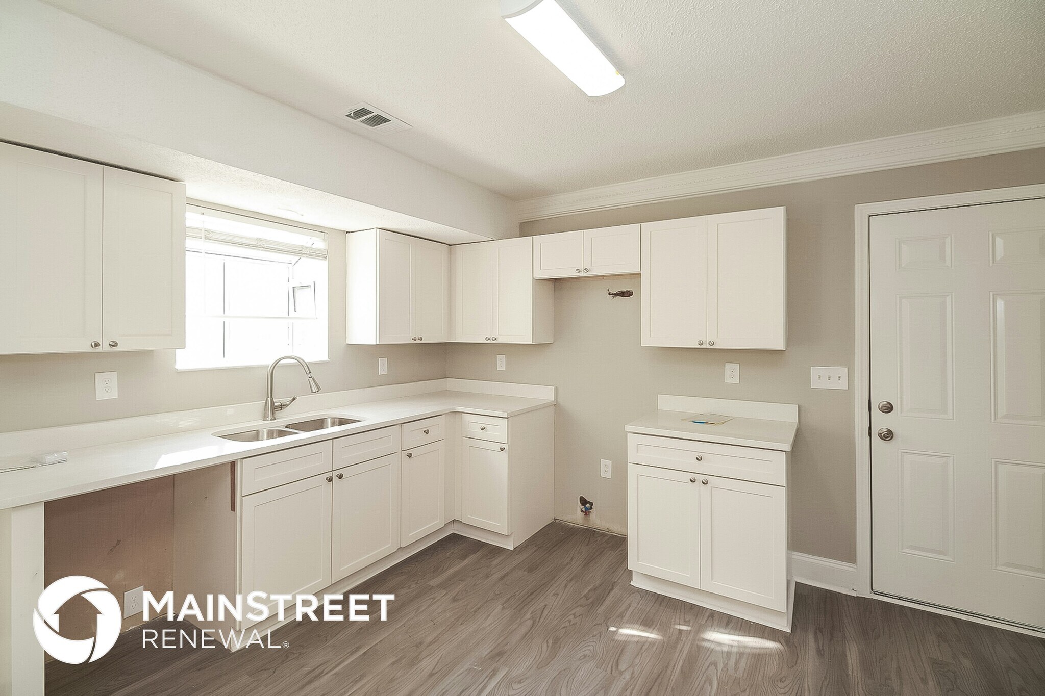 Building Photo - 2190 Surrey Trail