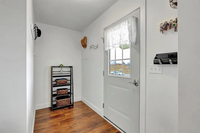Building Photo - Beautiful 4 bed 2 bath on 1.37 acres in Corvallis.
