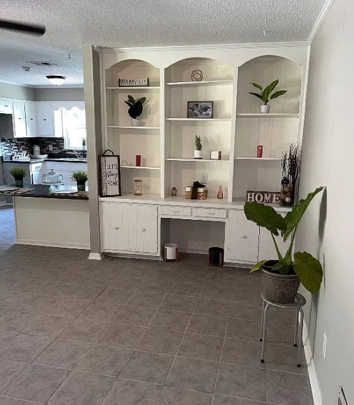 Building Photo - 4751 Queensbury Ct