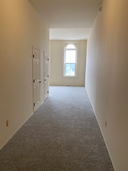 Building Photo - 140 E Main St