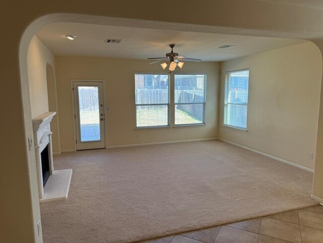 Building Photo - 4387 Green Tree Dr