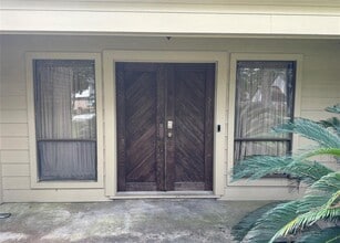 Building Photo - 17406 Spicewood Springs Ln