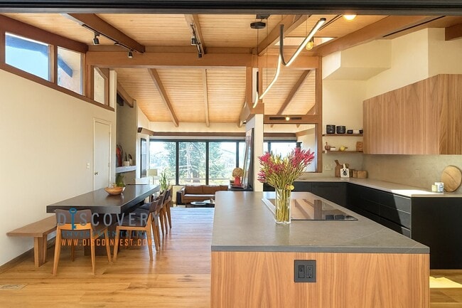 Building Photo - Elegant Piedmont Retreat with Expansive Ba...