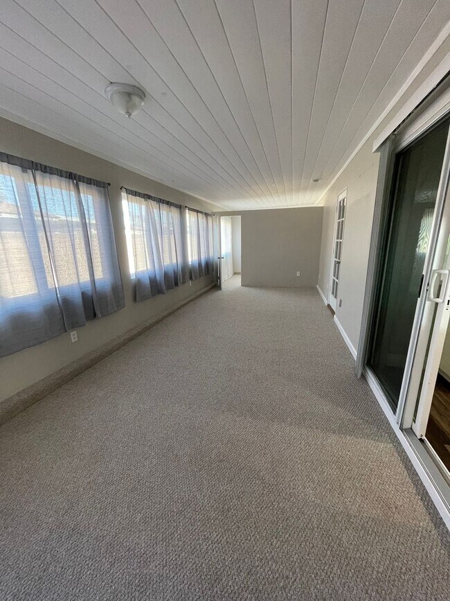 Building Photo - 3 Bedroom 2 Bathroom Home in Huntington Beach with Air Conditioning