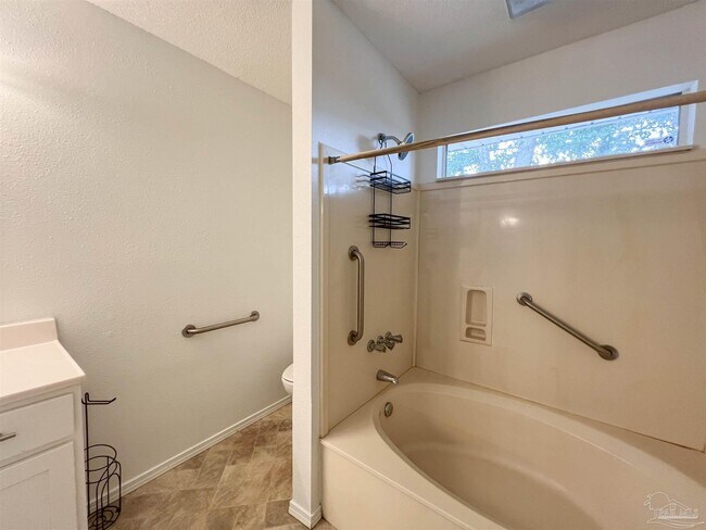 Building Photo - 8101 Treetop Ln