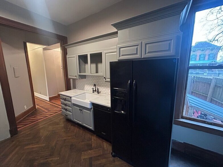 Building Photo - 644 Dayton St