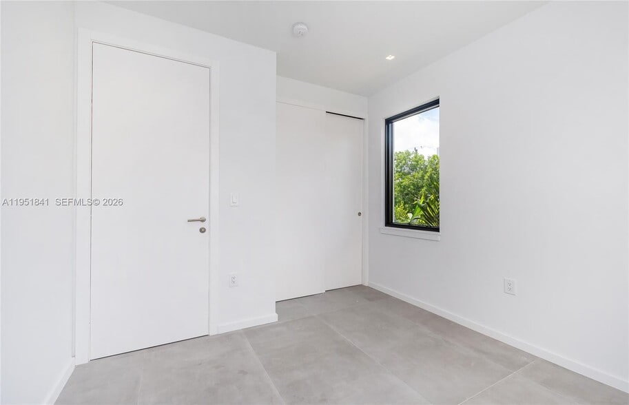 Building Photo - 3264 Bird Ave