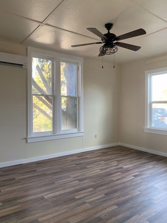 Building Photo - 362 Linden Ave