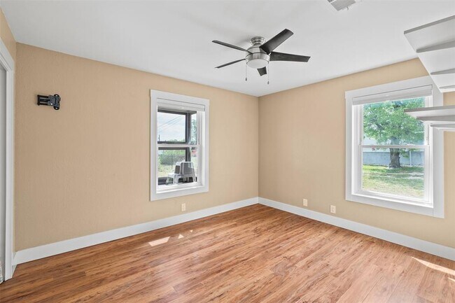 Building Photo - 33 Valley View Dr