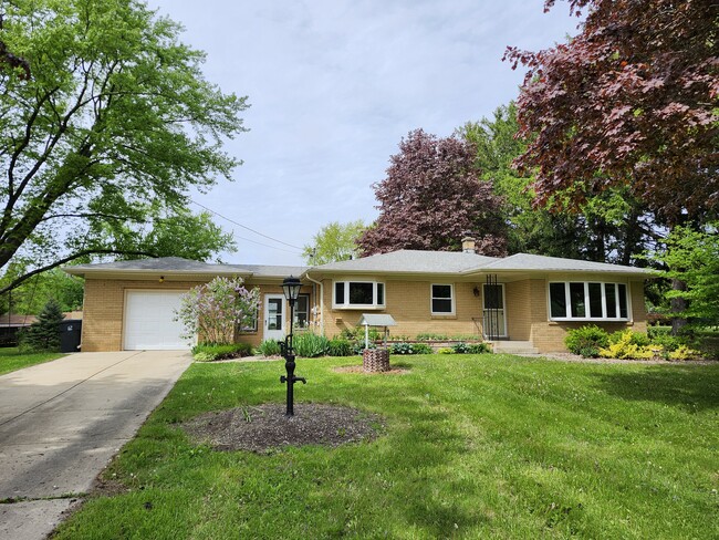 Primary Photo - 6618 South Dr