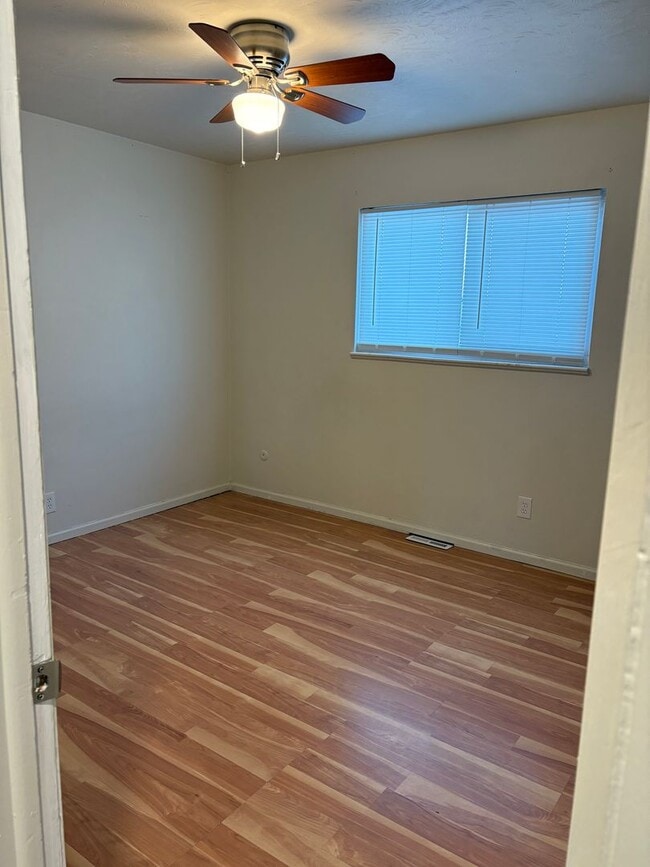 Building Photo - Move In Special! Charming 2-Bedroom Oasis with Spacious Front Yard!