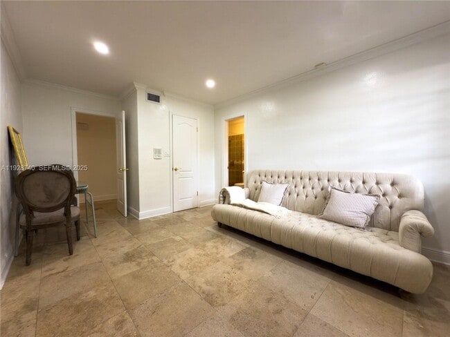 Building Photo - 730 SW 80th St