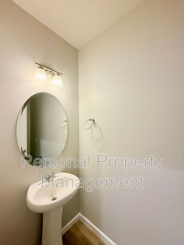 Building Photo - 2727 S White Salmon Dr