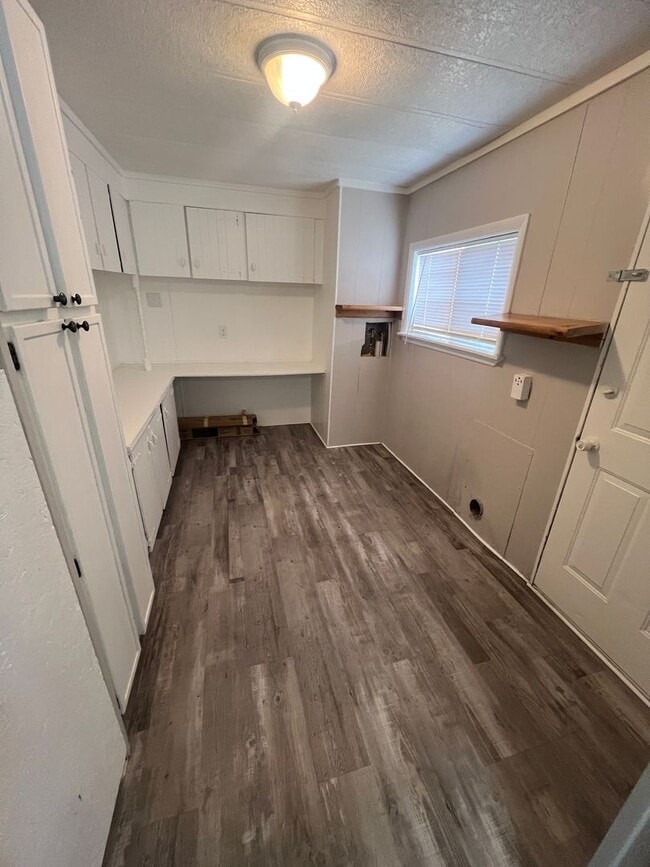 Building Photo - Large Three Bedroom In Chubbuck