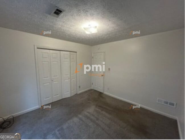 Building Photo - 2720 Sapphire St