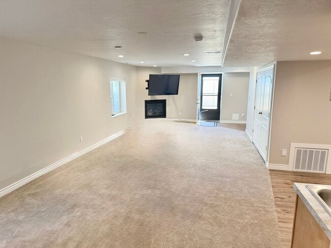 Building Photo - 5629 Far Vista Dr