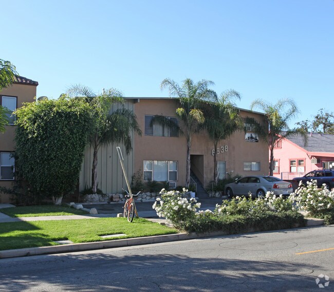 Building Photo - 6538 W Fountain Ave