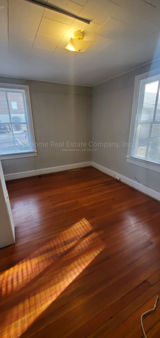 Building Photo - 412 W. First Street Apt B