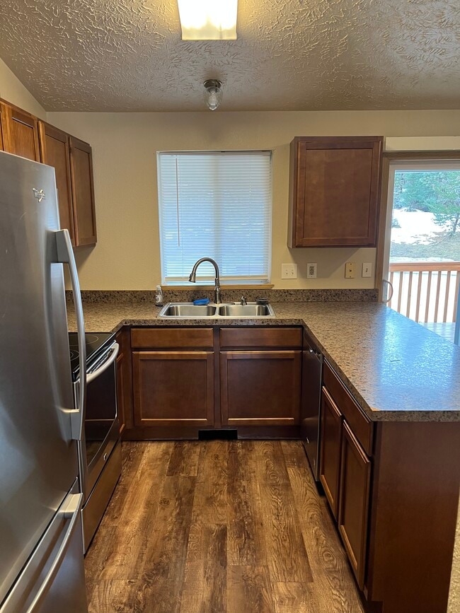 Building Photo - 12521 N Fairwood Dr