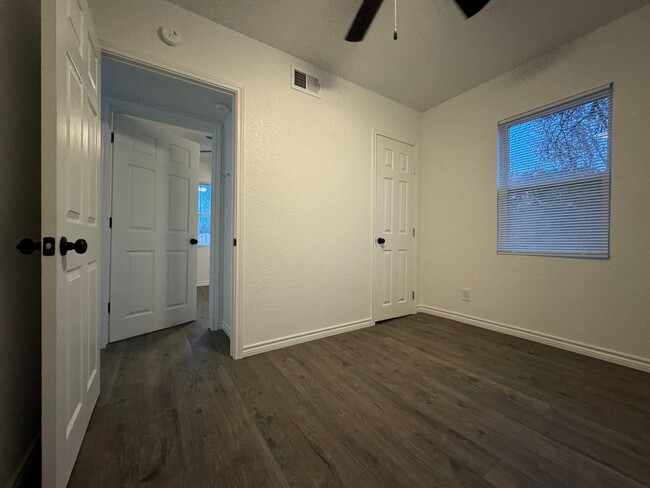 Building Photo - REMODELED 2 BEDROOM BY FORT CAVAZOS, WATER...