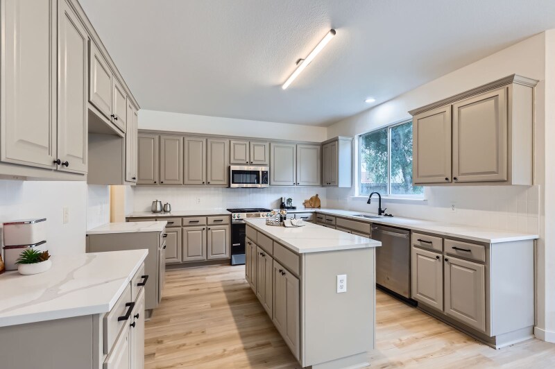 Building Photo - 1200 Boerne Dr