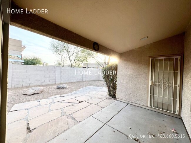 Building Photo - Refreshing 3-Bed, 2-Bath Plus Den with Spa...