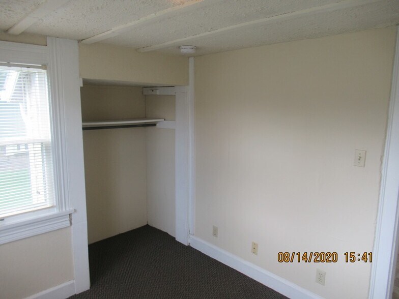 Building Photo - 320 E Cottage Grove Ave