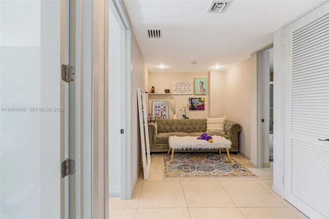 Building Photo - 5055 Collins Ave