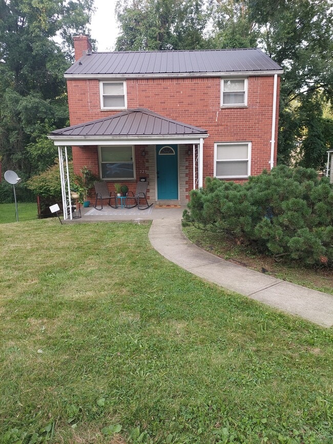 Building Photo - 229 Evaline St