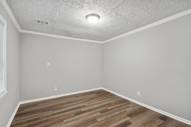 Building Photo - 3BR/2BA Downtown House Walking Distance to...