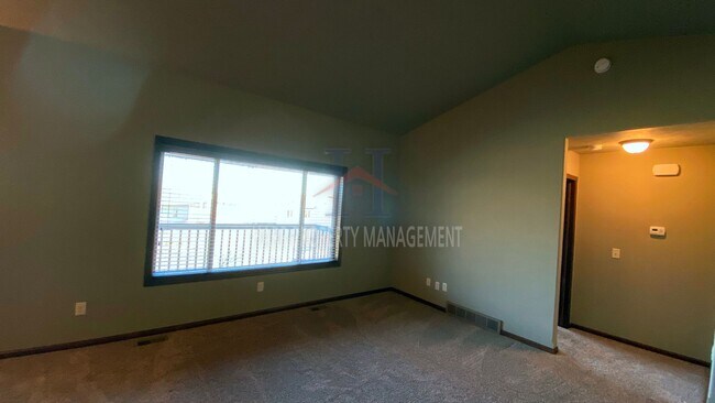 Building Photo - East Sioux Falls Twin Home